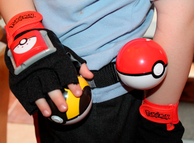 SET DE CINTURON CON POKEBOLA Y FIGURA POKEMON - MODELO ALEATORIO - 2