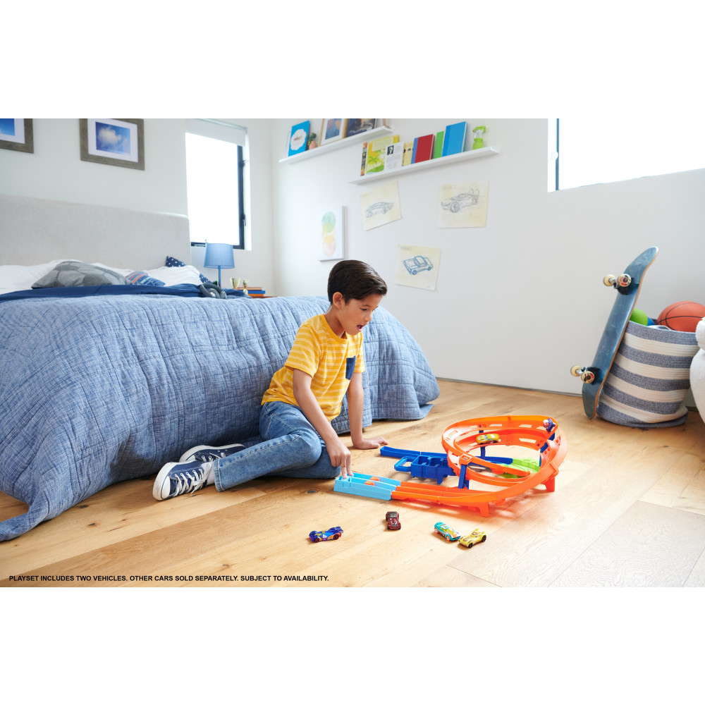 Hot Wheels BHT77 – Costruttore Di Pista Dritto, Set 37 Pezzi Con Auto E Binari