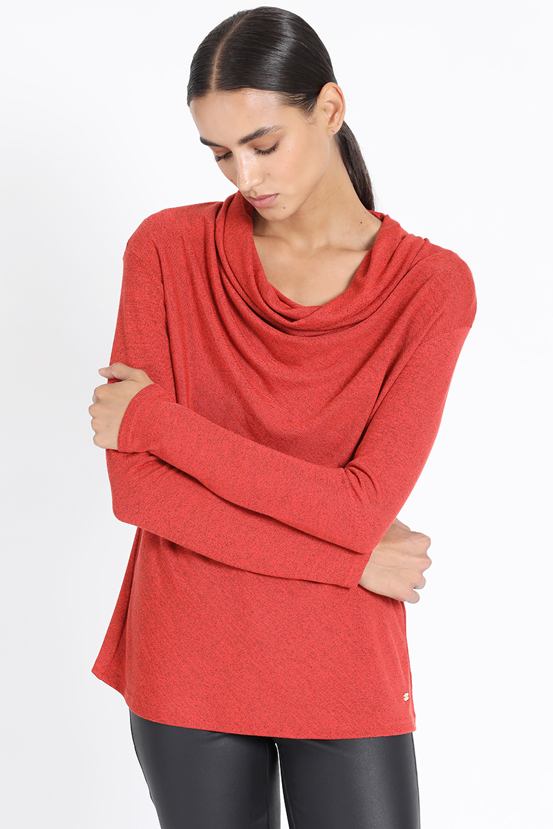 Top de manga larga Donela con anillo floral en color rojo madera
